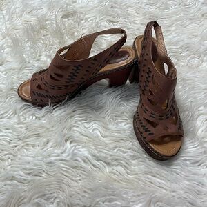 Fossil Women’s Brown Leather Platform Sandals. Size 10